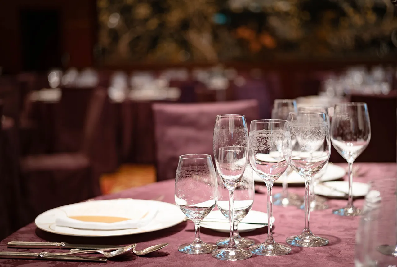Hotels & Restaurants